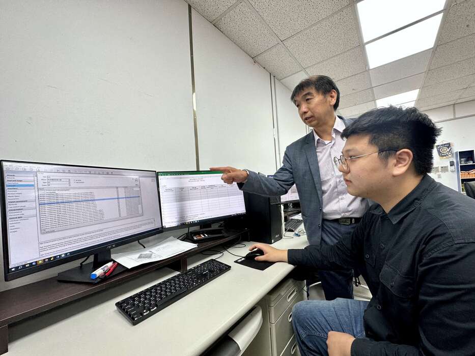 台科大工管系郭財吉主任開設「企業永續管理」相關課程，讓學生實際參與輔導企業接受查驗。圖片