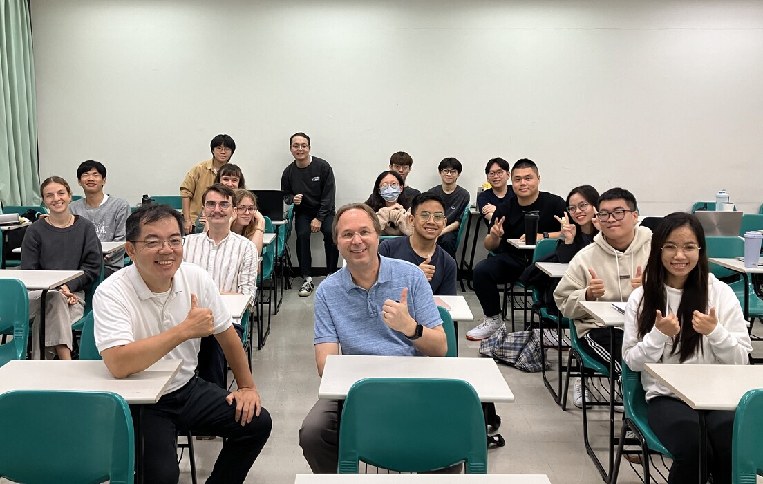 【新聞】讓沉默者在 EMI 課堂發聲！台科大高震宇副教授榮獲教育部教學實踐研究績優計畫獎【綜合業務組】圖片