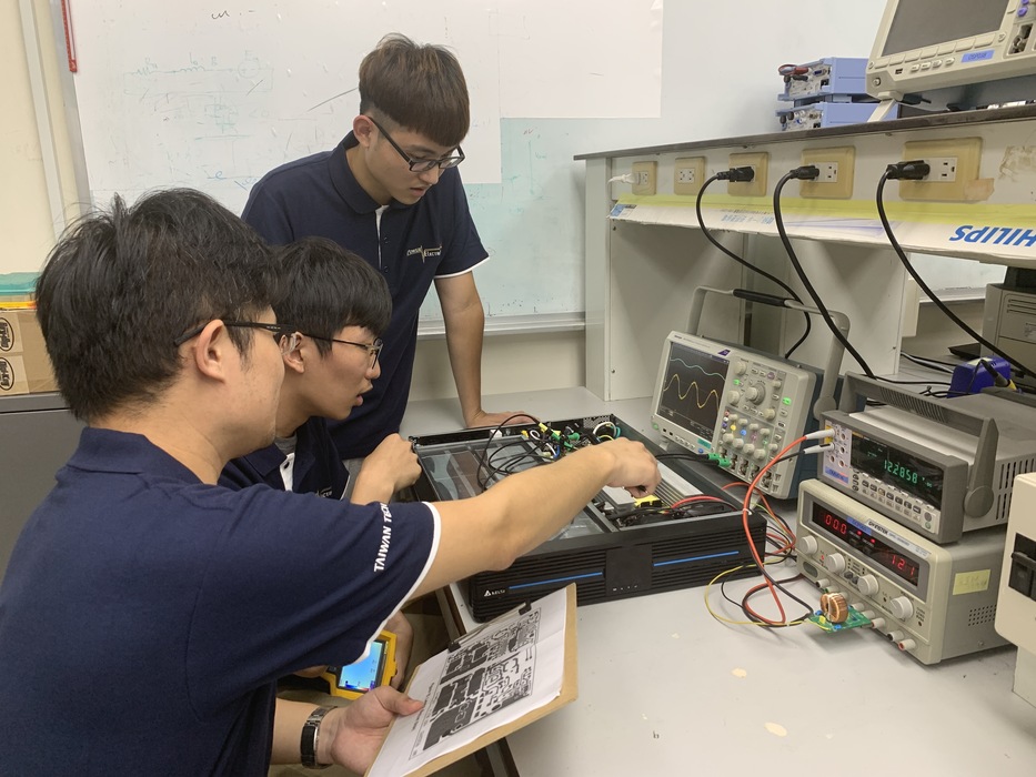 台科大畢業生獲企業最愛，強調實作能力、產業連結與就業率高且穩定。圖片