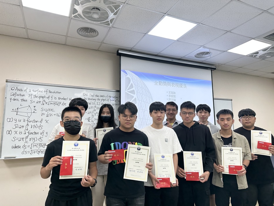 台科大不分系開設「基礎數學夏令營」，透過基礎數學課程讓技優生與體優生能夠順利銜接微積分與其他數理課程。圖片